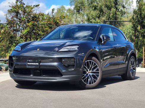Used 2025 Porsche Macan Electric image 1