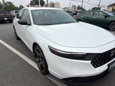 Used 2025 Honda Accord Sport image 1