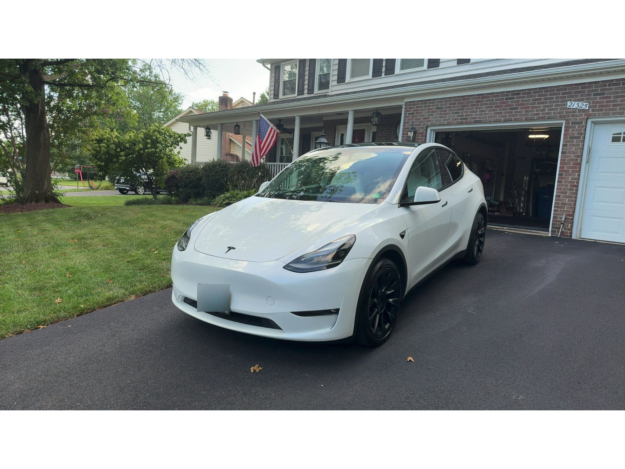 Used 2023 Tesla Model Y Long Range AWD/4WD image 1