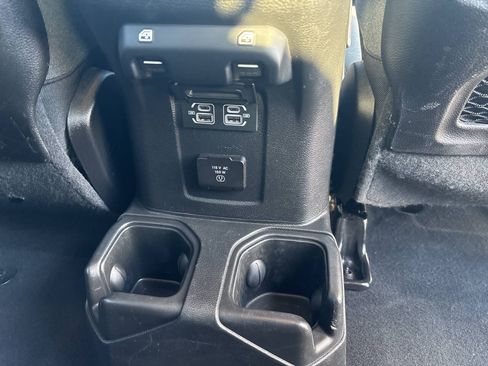 Used 2024 Jeep Wrangler Unlimited Rubicon AWD/4WD image 19
