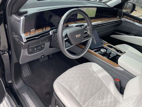 Certified 2025 Cadillac Escalade ESV Sport Platinum image 20