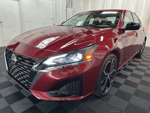 Used 2023 Nissan Altima 2.5 SR w/ SR Premium Package AWD/4WD image 4