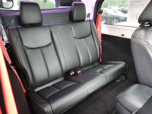 Used 2018 Jeep Wrangler Rubicon AWD/4WD image 18