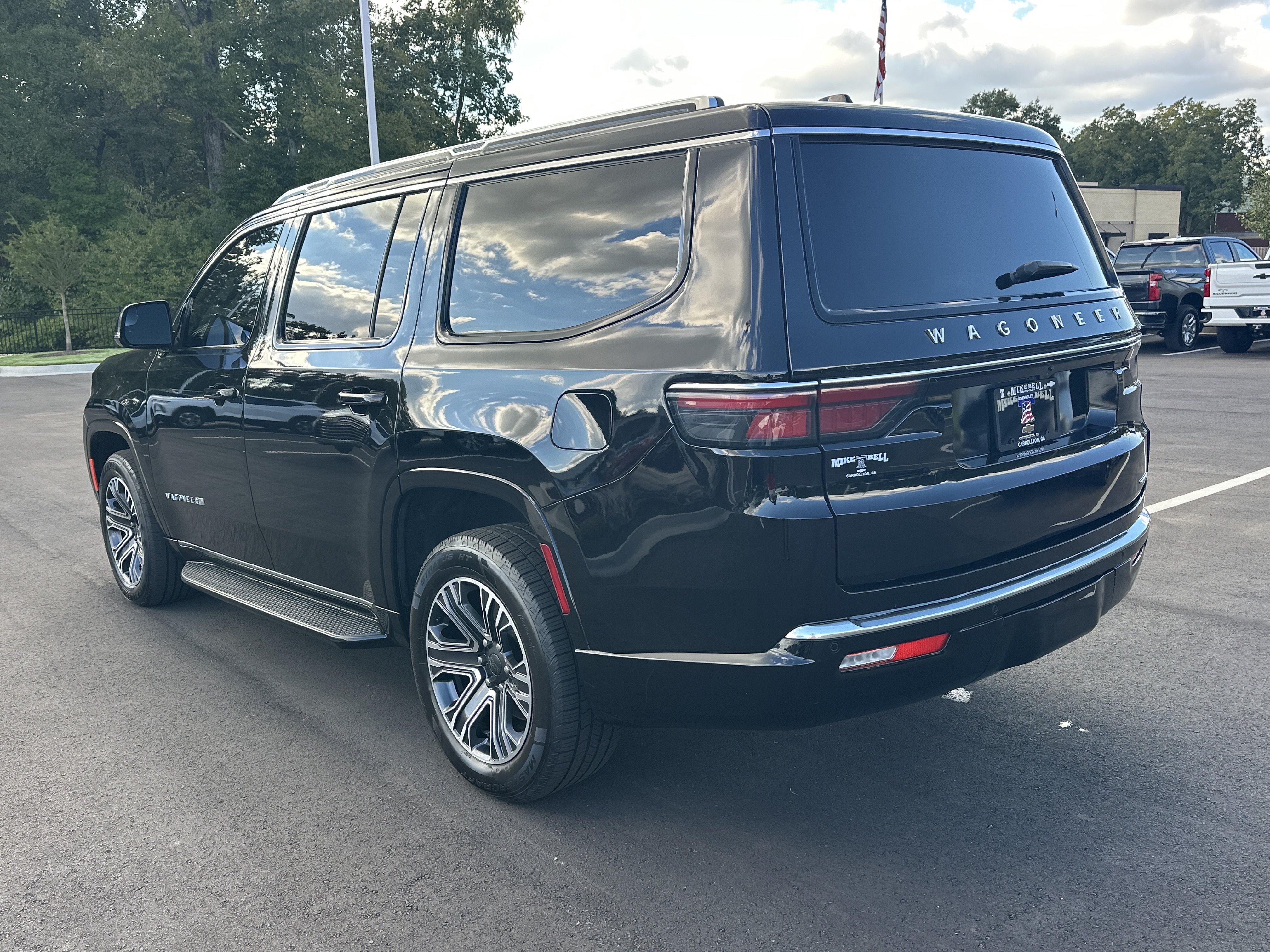 Used 2024 Jeep Wagoneer Series II RWD image 6
