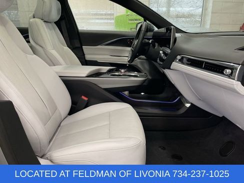 Used 2024 Cadillac Lyriq Luxury image 28