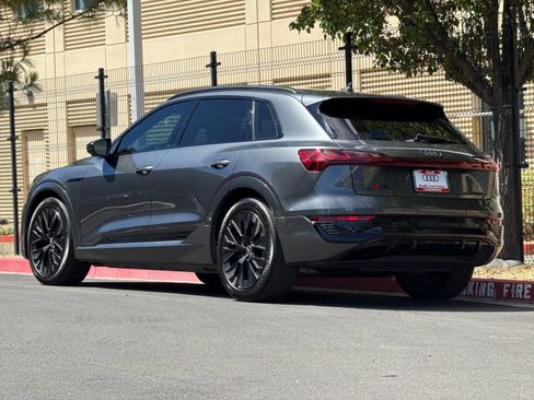 Used 2024 Audi Q8 e-tron Premium Plus AWD/4WD image 4