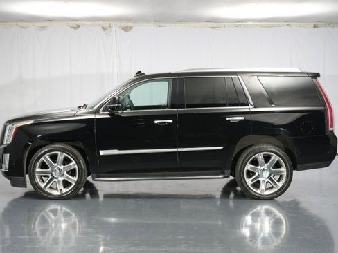 Used 2020 Cadillac Escalade Luxury image 2