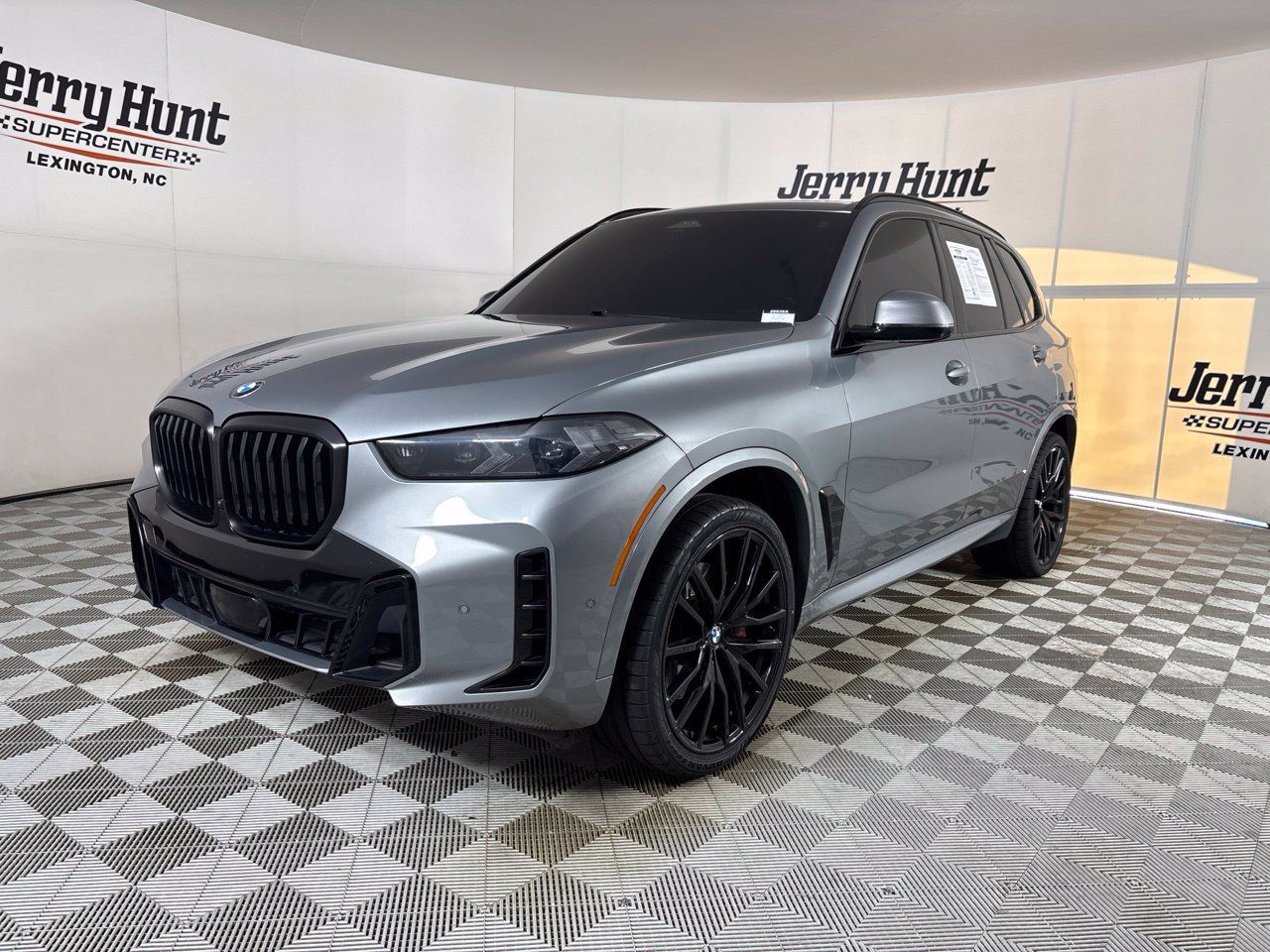 Used 2025 BMW X5 sDrive40i w/ M Sport Package RWD image 1
