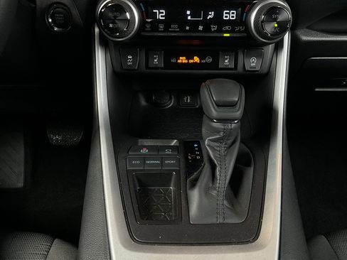 Used 2025 Toyota RAV4 XLE image 23