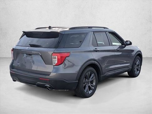 Used 2021 Ford Explorer XLT w/ Equipment Group 202A image 5
