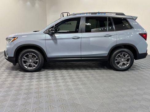 Used 2024 Honda Passport TrailSport image 2
