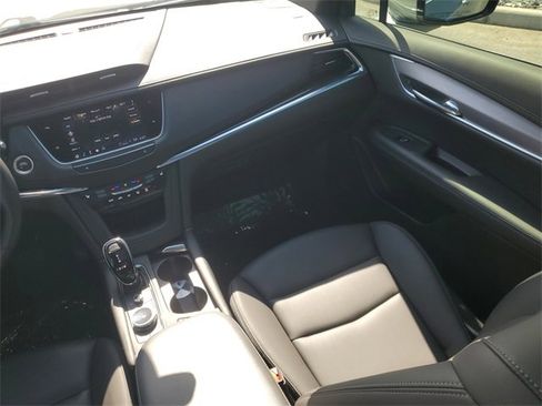 Used 2023 Cadillac XT6 Luxury image 16