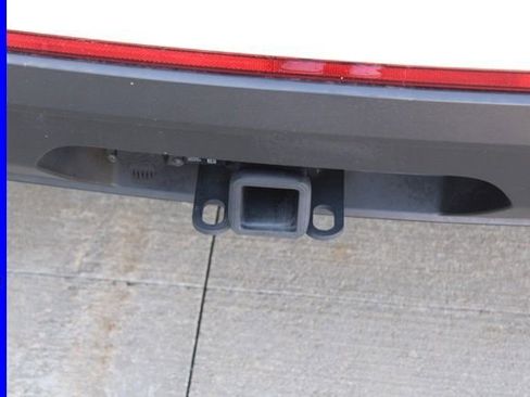 Used 2025 Volkswagen Atlas Cross Sport SE w/ Panoramic Sunroof Package image 9