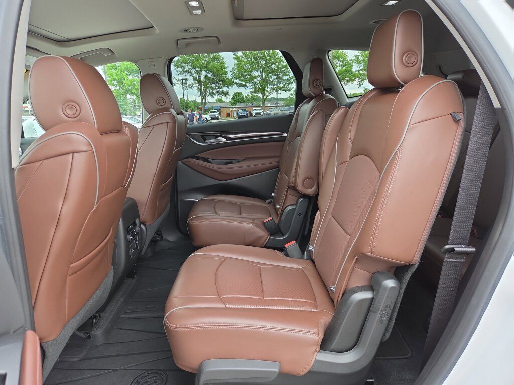 Used 2018 Buick Enclave Avenir w/ Avenir Technology Package FWD image 11