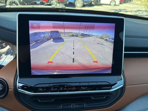 Used 2024 Jeep Compass Limited image 12