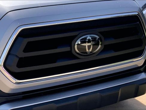 Used 2021 Toyota Tacoma SR5 RWD image 29