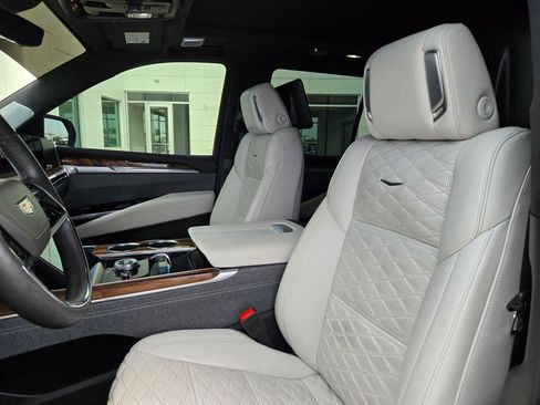 Used 2025 Cadillac Escalade Sport Platinum AWD/4WD image 28