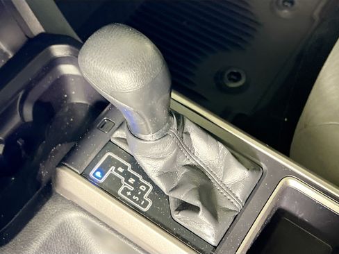 Used 2022 Toyota Tacoma SR5 w/ Technology Package RWD image 23