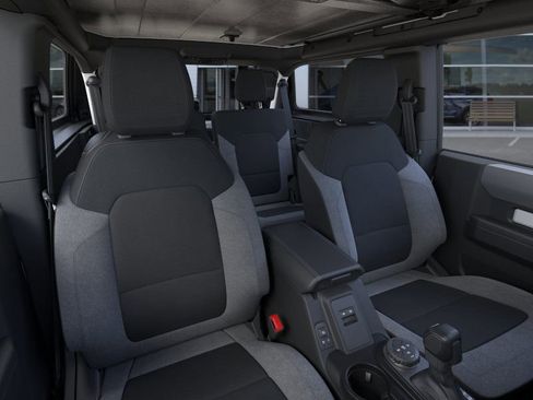 New 2025 Ford Bronco Base image 33