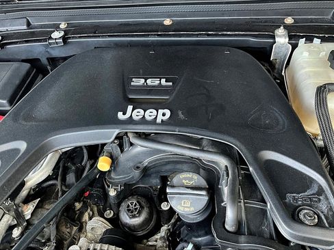 Used 2018 Jeep Wrangler Unlimited Sport S image 30