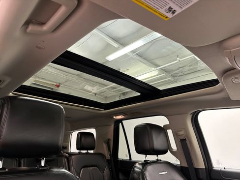 Used 2019 Ford Expedition Platinum AWD/4WD image 15