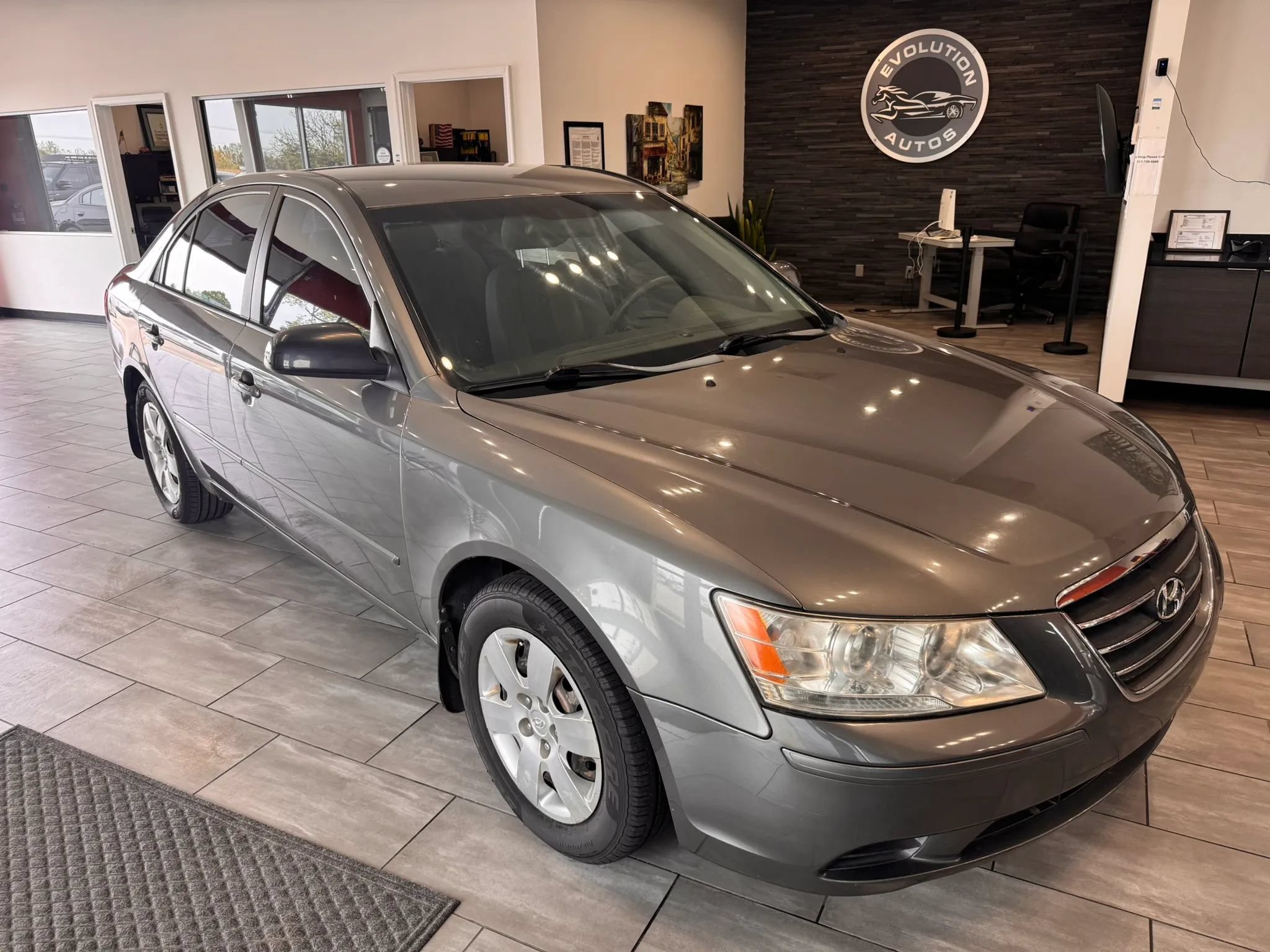 Used 2010 Hyundai Sonata GLS FWD image 3