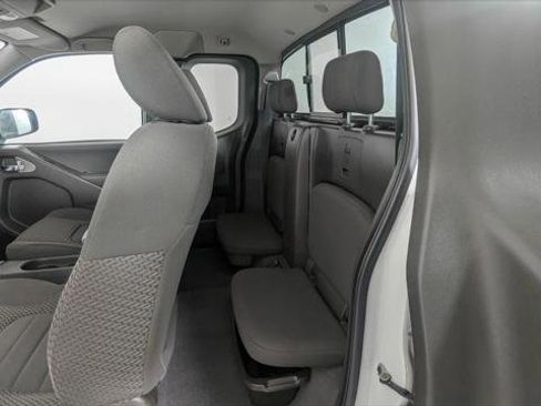 Used 2019 Nissan Frontier SV image 13