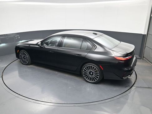 Used 2025 BMW 760i xDrive w/ Executive Package image 37