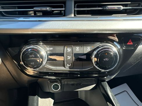 Used 2025 Chevrolet Trax LT image 27