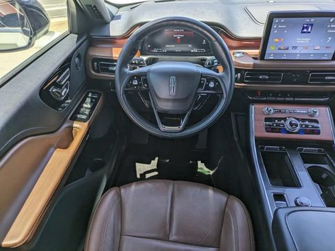 Used 2023 Lincoln Aviator Reserve w/ Equipment Group 201A RWD image 18