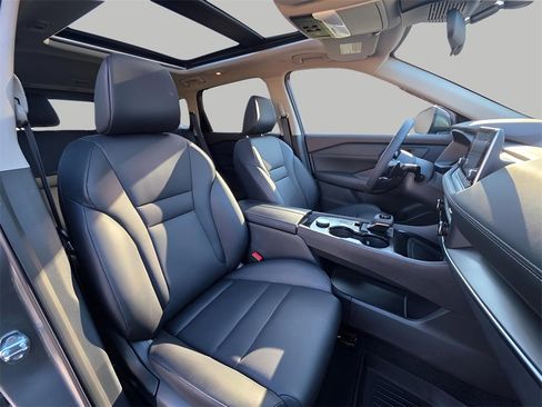 Used 2023 Nissan Rogue SV w/ SV Premium B Package image 10