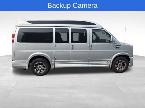 Used 2023 Chevrolet Express 2500 RWD image 6