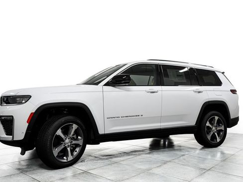 New 2026 Jeep Grand Cherokee L Limited w/ Luxury Tech Group II AWD/4WD image 4