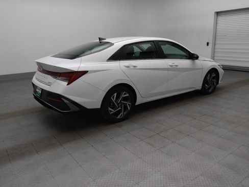 Used 2025 Hyundai Elantra Limited FWD image 10
