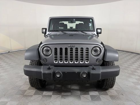 Used 2018 Jeep Wrangler Rubicon w/ Cold Weather Group AWD/4WD image 2