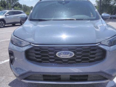 Used 2025 Ford Escape ST-Line Select AWD/4WD image 2
