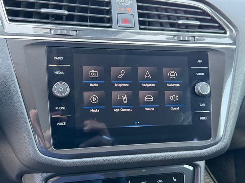 Used 2022 Volkswagen Tiguan SE AWD/4WD image 19