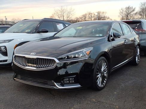 Used 2018 Kia Cadenza Limited image 3