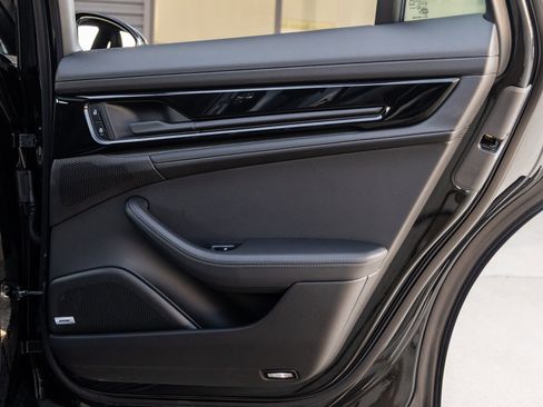 Certified 2025 Porsche Panamera image 36