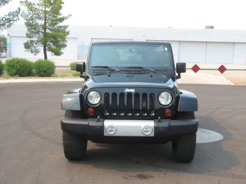 Used 2013 Jeep Wrangler Unlimited Sahara w/ Connectivity Group AWD/4WD image 11