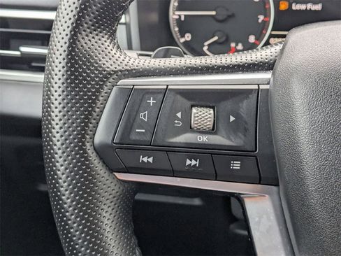 Used 2025 Mitsubishi Outlander SE image 16