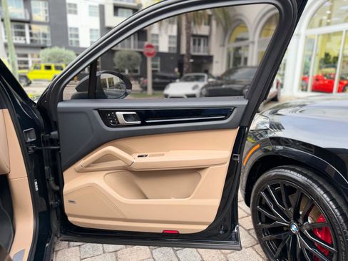 Used 2020 Porsche Cayenne image 47