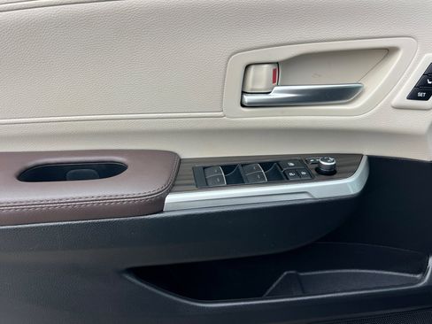 Certified 2023 Toyota Sienna Platinum image 17