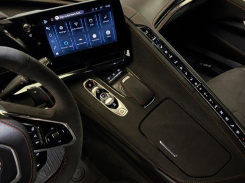 Used 2024 Chevrolet Corvette Stingray Premium Cpe w/ Z51 Performance Package RWD image 5