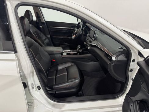 Used 2025 Nissan Altima 2.5 SR AWD/4WD image 21