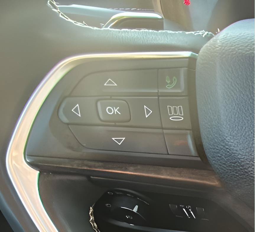 Used 2023 Jeep Grand Cherokee Limited AWD/4WD image 5