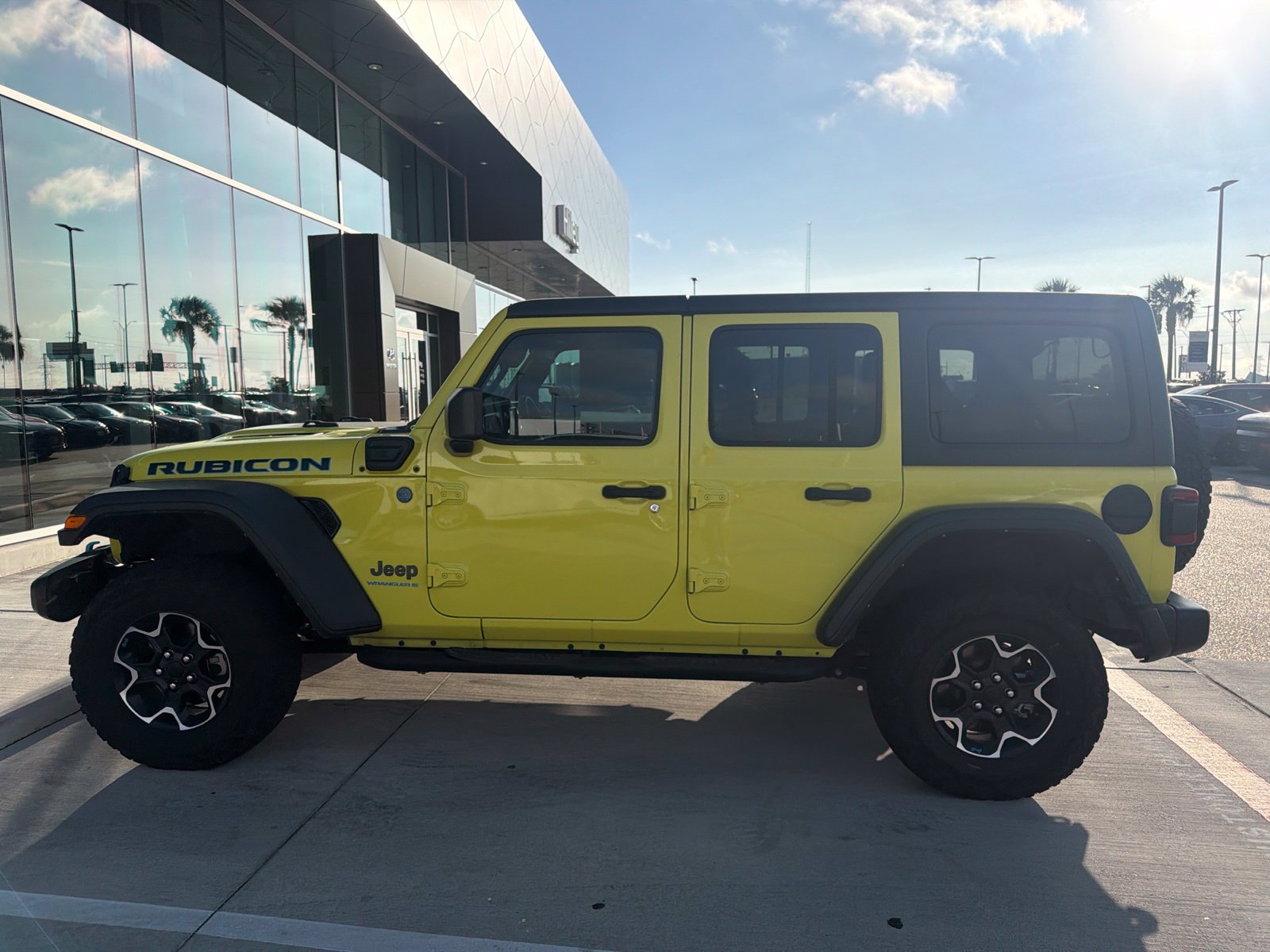 Used 2023 Jeep Wrangler Unlimited Rubicon 4xe AWD/4WD image 8