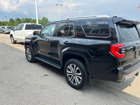 Used 2025 Toyota 4Runner Limited AWD/4WD image 2
