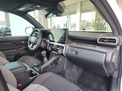 Certified 2025 Toyota Tacoma TRD Off-Road AWD/4WD image 27