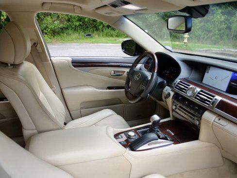 Used 2016 Lexus LS 460 w/ Comfort Package RWD image 45